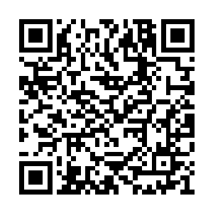 张小凡和欣姐两人已经衣衫整齐的出现在别墅外二维码生成