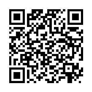 张小凡正和双胞胎姐妹玩的不亦乐乎二维码生成