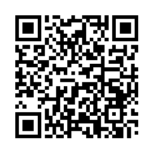 张巧两个眼睛紧紧盯着一头短发的小毛二维码生成