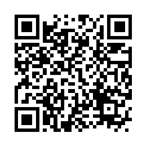 张潇晗从储物戒指里拿出十余个玉瓶来二维码生成