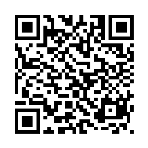 张潇晗出了洞口站在地面上的时候二维码生成