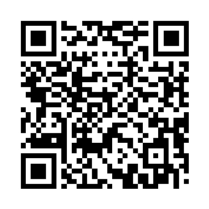 强拍下了欧阳志远跳进湖里刹那间的镜头二维码生成