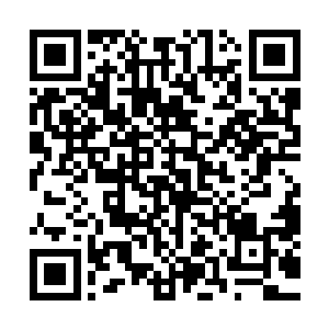 当下冷轩便和苏正刚几人坐在办公室里面一起等地对方的电话二维码生成