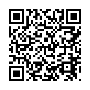 当中一人更是头上已经添了不少白发二维码生成