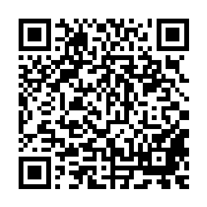 当他亲自在现场看到了这五个女孩子的亮相和表演……不得不说二维码生成