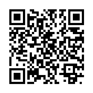 当他的视线投射在雕像中男子的手臂之上时二维码生成