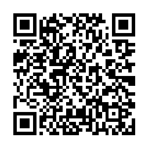 当他看到叶秋端着燃烧着的白酒杯子朝着他走过来时二维码生成