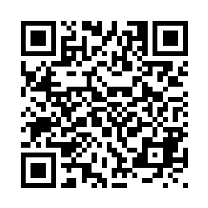 当他让我们集中在操场用餐的时候二维码生成