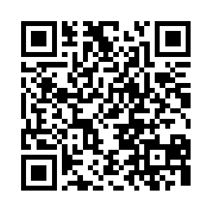 当冯正诚站在窗口眺望着下面沉思着时二维码生成