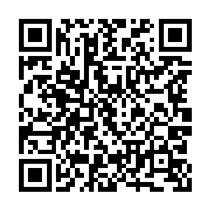 当冰雅带着季泽爵与朱翎雨来到国色天香的门口二维码生成