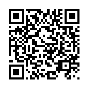 当即冲着守在楼梯口的冠玉招招手二维码生成