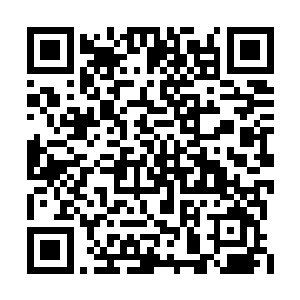 当即将一小袋子糯米顺着玻璃坛子的口子倒进去二维码生成