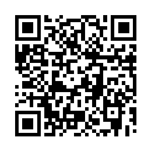 当坐在车里的男人完全显现出来的时候二维码生成