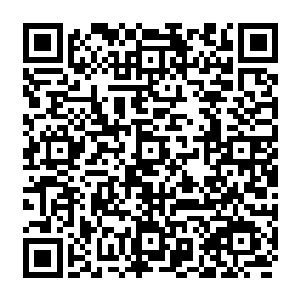 当奥利维亚和穆根驾驶着变形成飞船的伊普西龙停留在尤斯塔沙基地上方的太空中时二维码生成