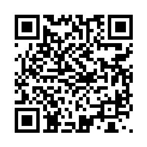 当守符人带着叶莫等人降落到一片广场之上二维码生成