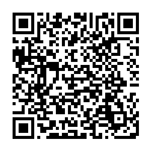待得沈喜臻帮他将靴子穿好站起身来时他忽地俯头在她的丰盈上亲了一下二维码生成