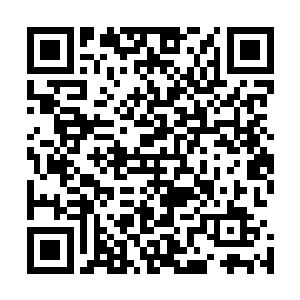 很是愤怒的看着米正阳竟然是伸出手去握住了米家宣的小手二维码生成