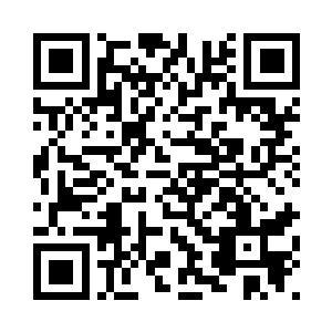 很随意地又将她的手握在他的手心二维码生成