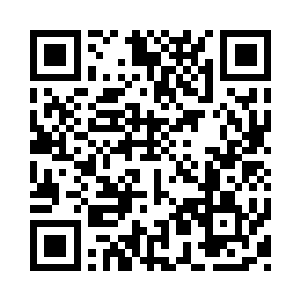 徐堂然看了眼主动站在了苗毅后面的四人二维码生成