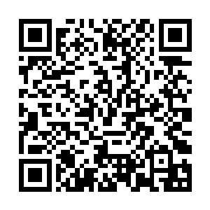 徐敏静看了看只穿着贴身内衣拥有傲人身材的罗卿卿二维码生成