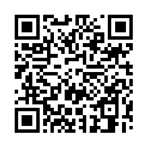 御使着金色巨剑不停地向着混沌兽劈斩下去二维码生成