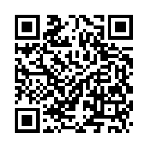 忙将这两破烂不堪的轿车停在了街道边二维码生成