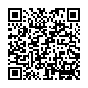 忽然三个人面前的水潭发出一阵水花溅响的声音二维码生成