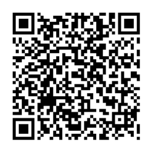 忽然就一把将自己脑袋上戴着的天使军团的帽子抓起来狠狠的砸在桌子上二维码生成