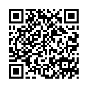 忽然看到两个漂亮的身影从女厕所里出来二维码生成