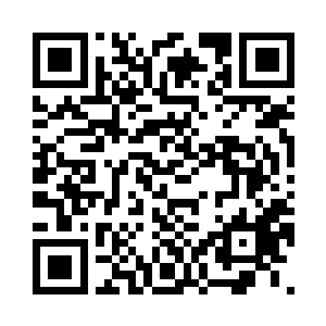 悠悠看了一眼身边鼻青脸肿的张小凡二维码生成