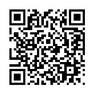 慕云海食指伸到嘴前做了个嘘的动作二维码生成