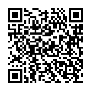慕容玥明媚的大眼不由地瞟了静静立于身后不远的某人二维码生成