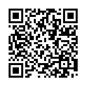 慕容痴凡拿过一件粉色的漂亮斗篷二维码生成