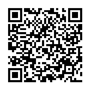 慕希宸却先了他一步再次捞起丹尼尔的另一只胳膊架了起来二维码生成