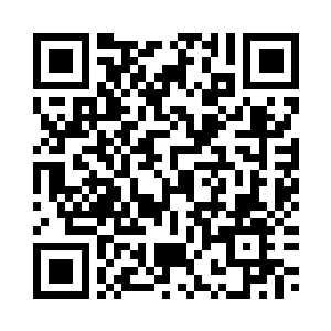 成堆的道器和手提包在血水中沉浮二维码生成