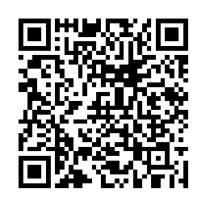 我们就需要把这张写满字的纸张重新变成一张白纸二维码生成