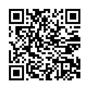 我和叶凝习惯性地走出门口到外面去等二维码生成