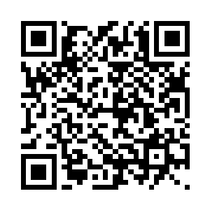 我能感觉到他的视线停留在我的脸上二维码生成