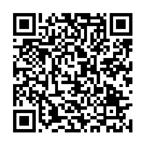 我要把她的裸照发给学校每一个男生我倒是要看看二维码生成