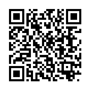 戴上老花镜朝一个手表一样的东西看了一眼二维码生成