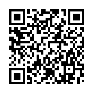 戴眼镜的女士连忙记录又开口问道二维码生成