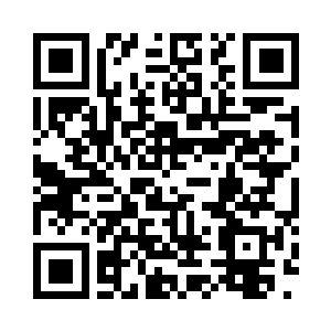 户三十二的手里拿着一把看似很寻常的短剑二维码生成