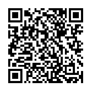 所以从下面网上看便看到上面一群高大的勇士一脸狰狞的走着二维码生成