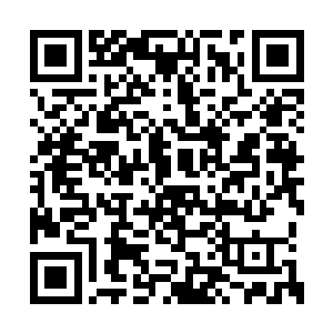 所以他刚才根本听不清楚声音是从哪里冒出来的二维码生成