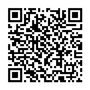 所以他用一个古怪的动作扭着身子做了两次后空翻二维码生成