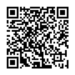 所以只能是眼睁睁的看着不明液体注射进了自己的身体里二维码生成