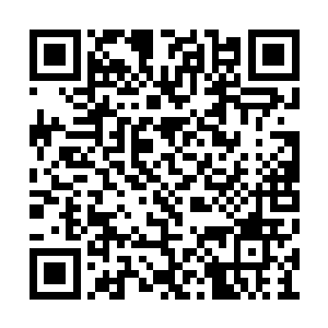 所以用了一对金耳环换了一包干粮就离开了镇上二维码生成