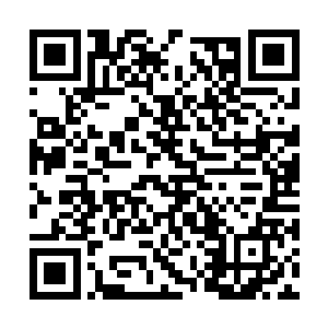 所以这时候要想躲开老妈只能往床尾的方向钻过去二维码生成