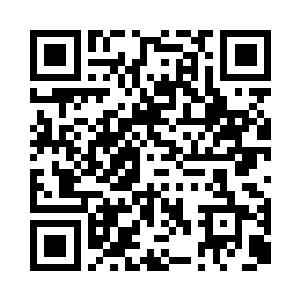 所有围观的cf玩家们都期待地看着屏幕二维码生成