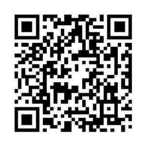 所有眼睛都紧紧盯着这个广场上唯一的男人二维码生成